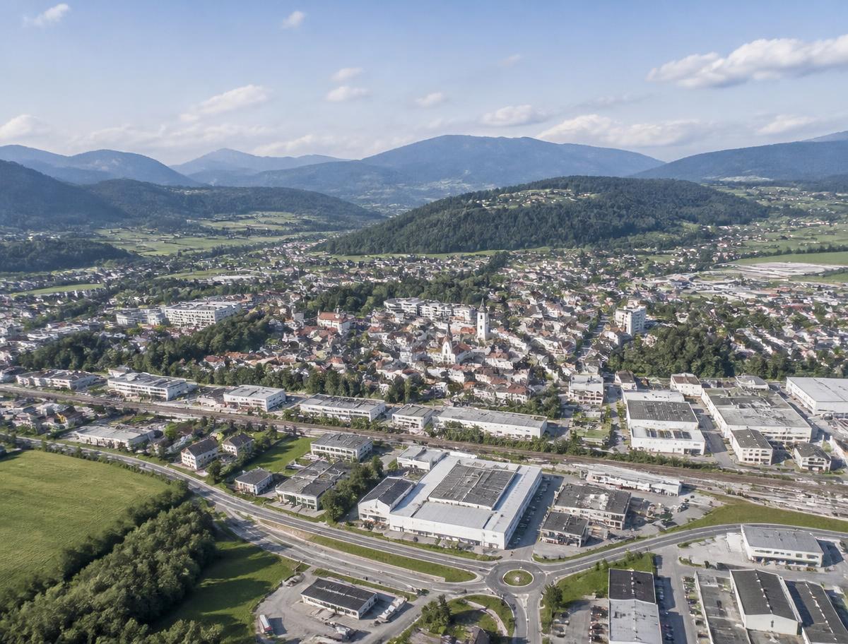 Luftbild von St. Veit an der Glan in Kärnten mit Gewerbegebiet